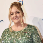 Colleen Hoover | 2023 Top Novels, Net worth & Achievements